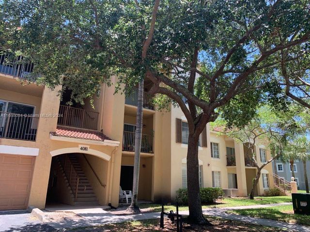 $1,950 | 4081 San Marino Boulevard, Unit 305 | The Villages of Palm Beach Lakes