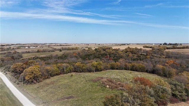 $350,700 | 181 Lot 2 Road | Benton Township - Andrew County