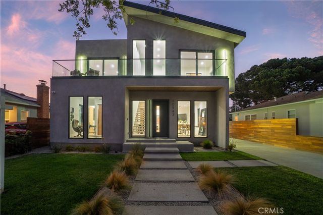 $2,999,000 | 10943 Pickford Way | Studio Village