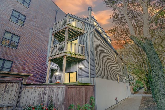 $358,000 | 1009 West Wolfram Street, Unit 1E | Lake View