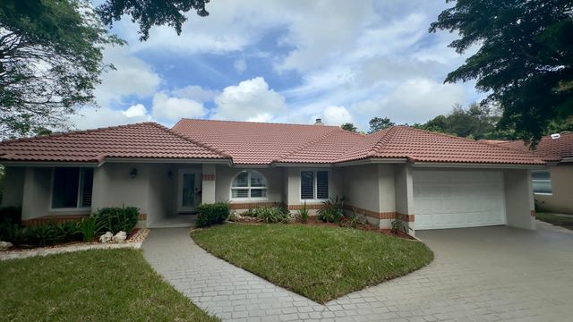 $899,000 | 22758 Pinewood Court | Boca del Mar