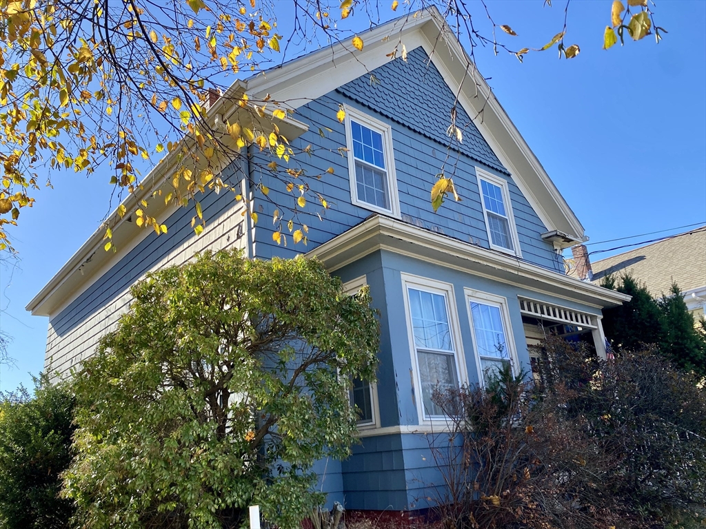 a view of a house with a yard