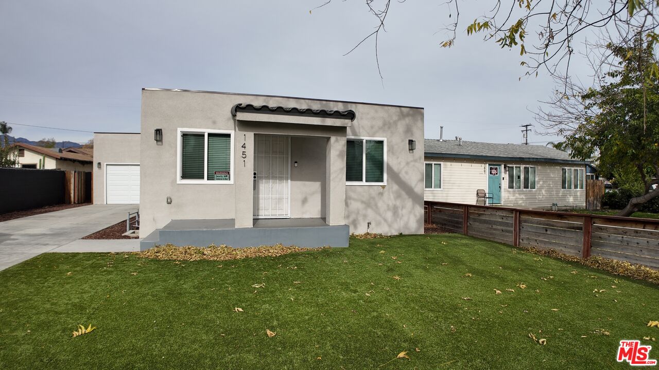 a front view of house with yard