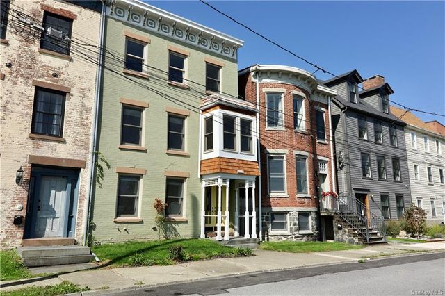 $2,450 | 125 Montgomery Street, Unit 2 | East End Historic District