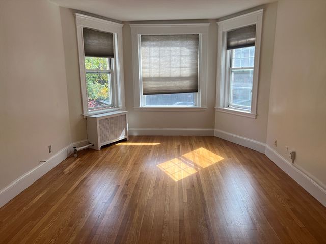 $2,950 | 520 Beacon Street, Unit 2B | Back Bay