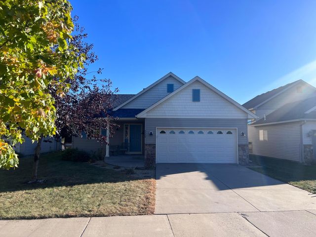 $299,900 | 5548 Knollwood Drive | St. Cloud