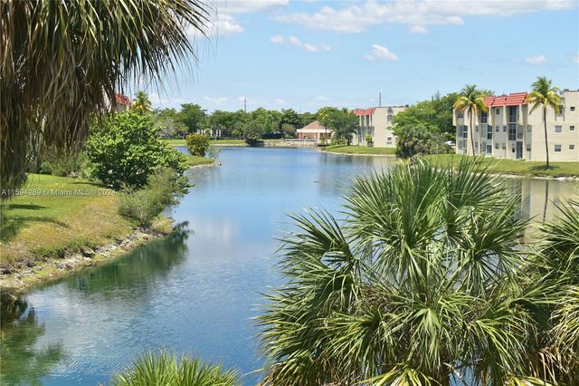 $129,750 | 3051 Sunrise Lakes Drive East, Unit 211 | Sunrise Lakes