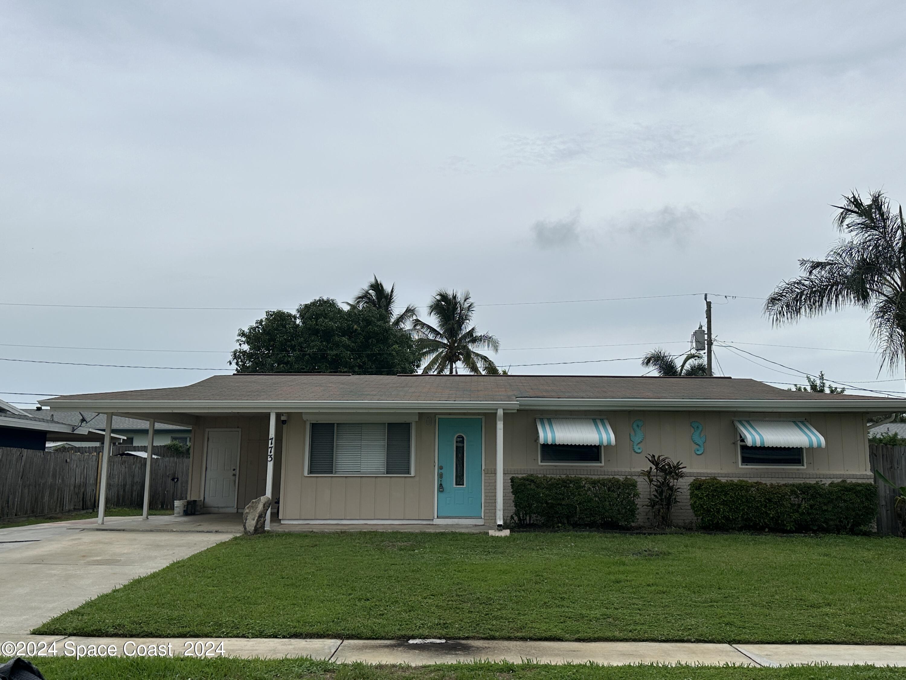 a view of a yard in front of a house