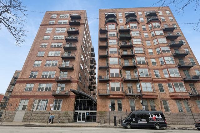 $245,000 | 500 South Clinton Street, Unit 911 | Clinton Complex