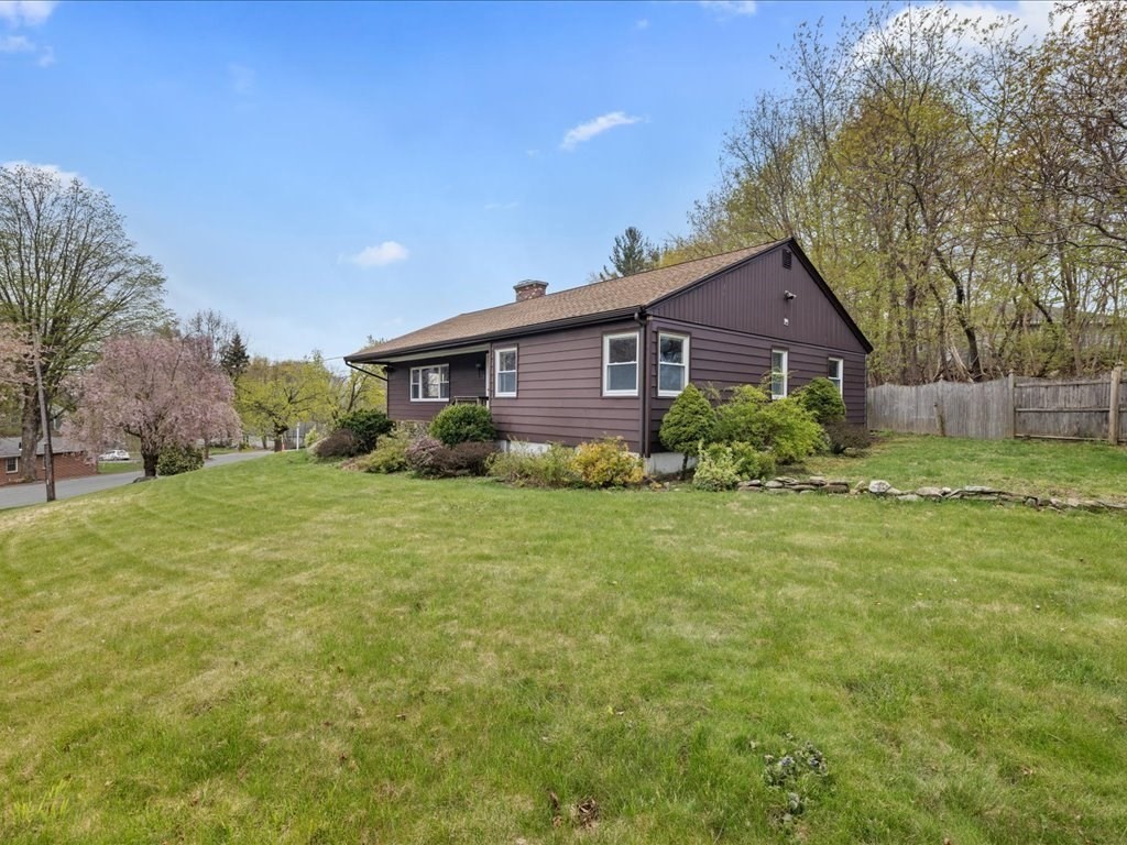 a view of a house with yard and tree s