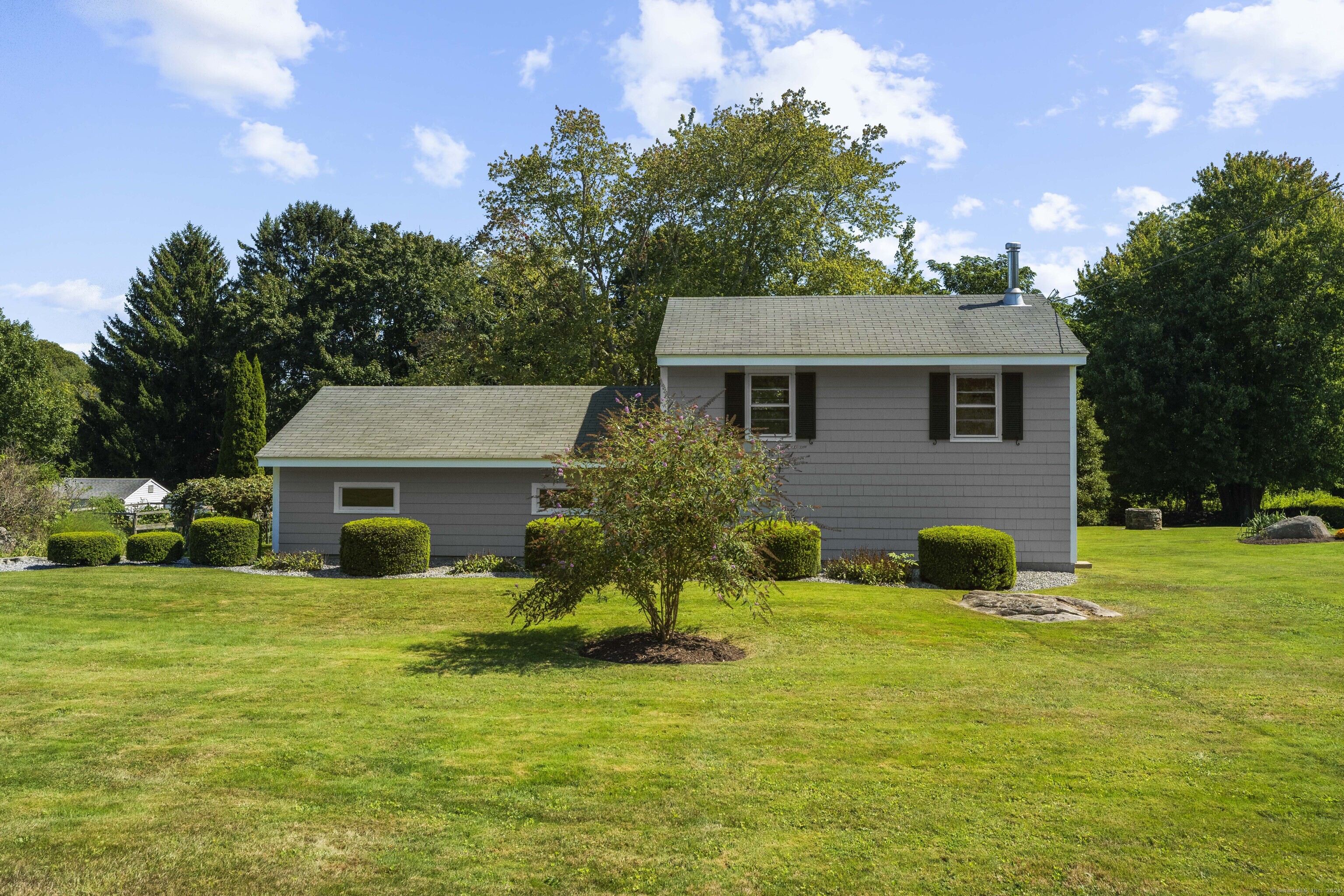 a view of a house with a yard