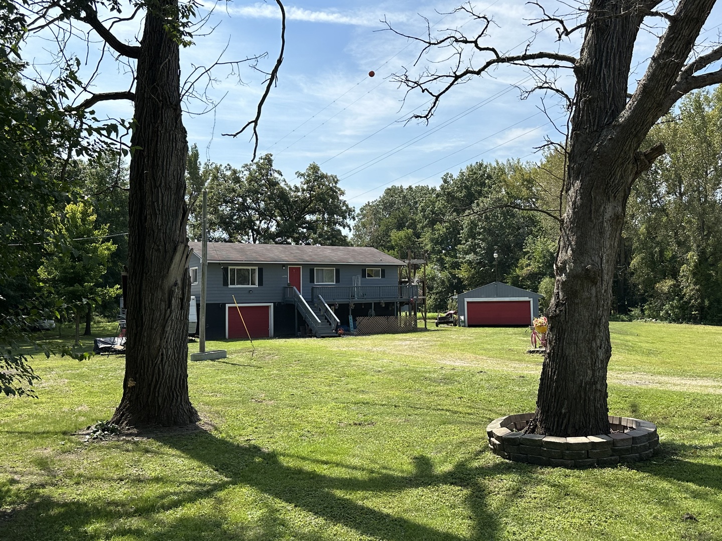 a view of a house with a backyard