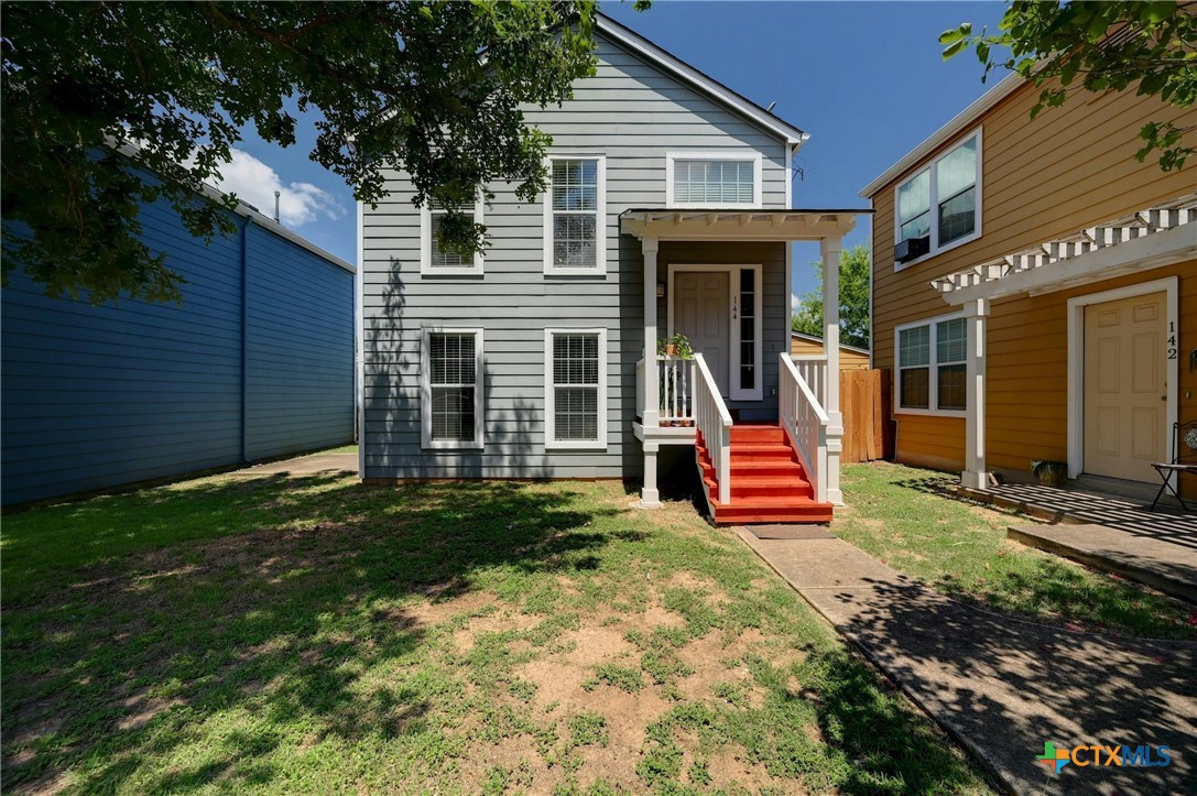 a view of a house with backyard