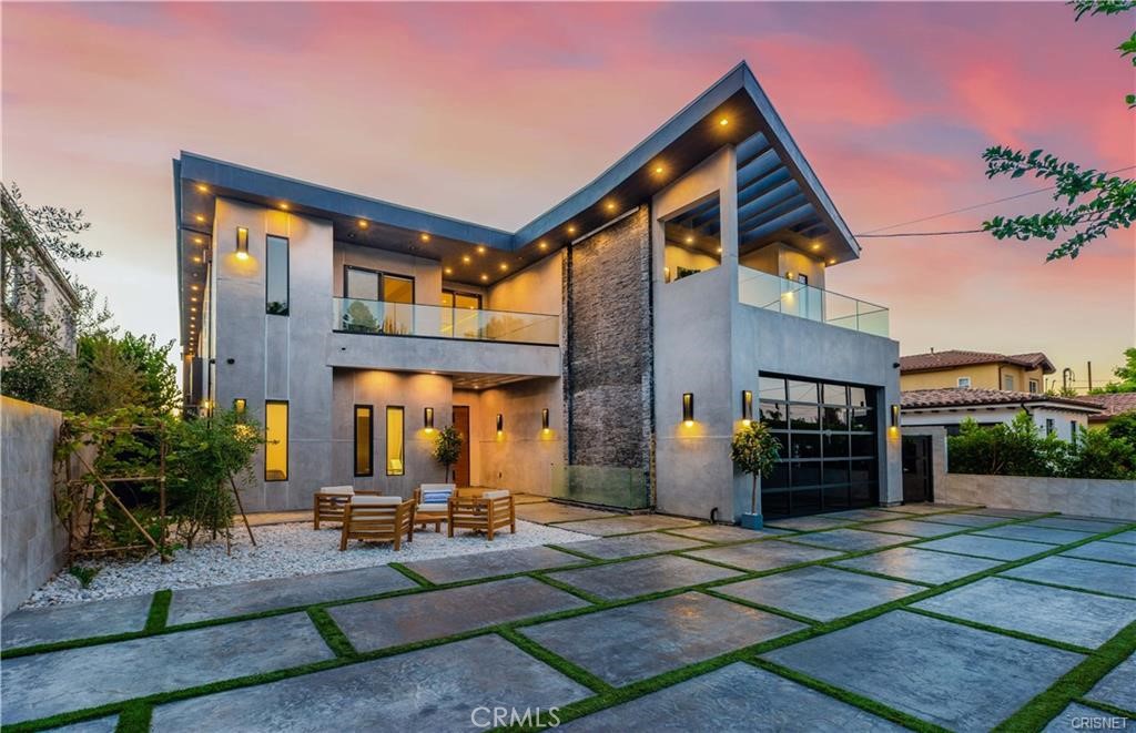 a view of house with a outdoor space