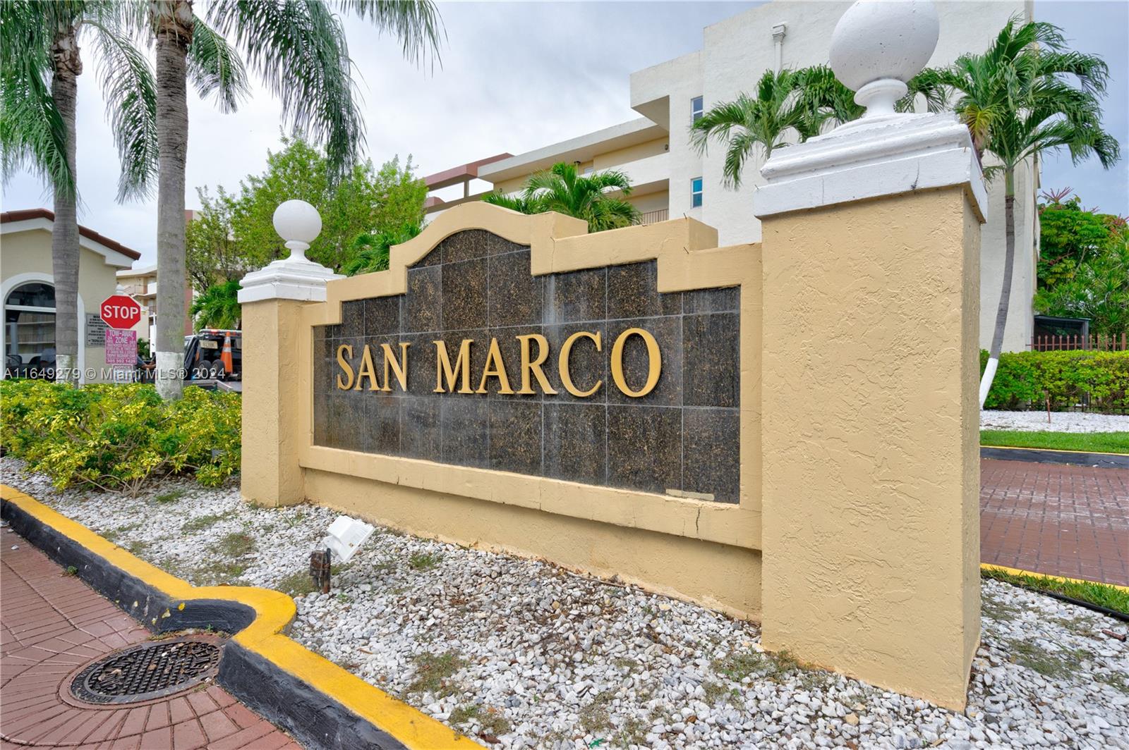 a view of a sign board with buildings