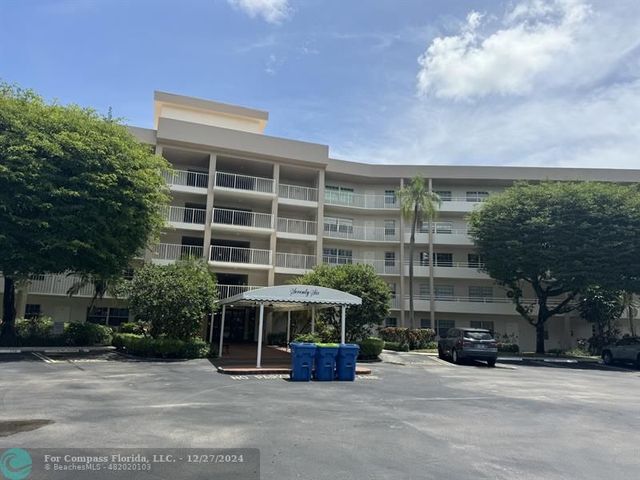 $249,900 | 3900 Oaks Clubhouse Drive, Unit 108 | Palm Aire