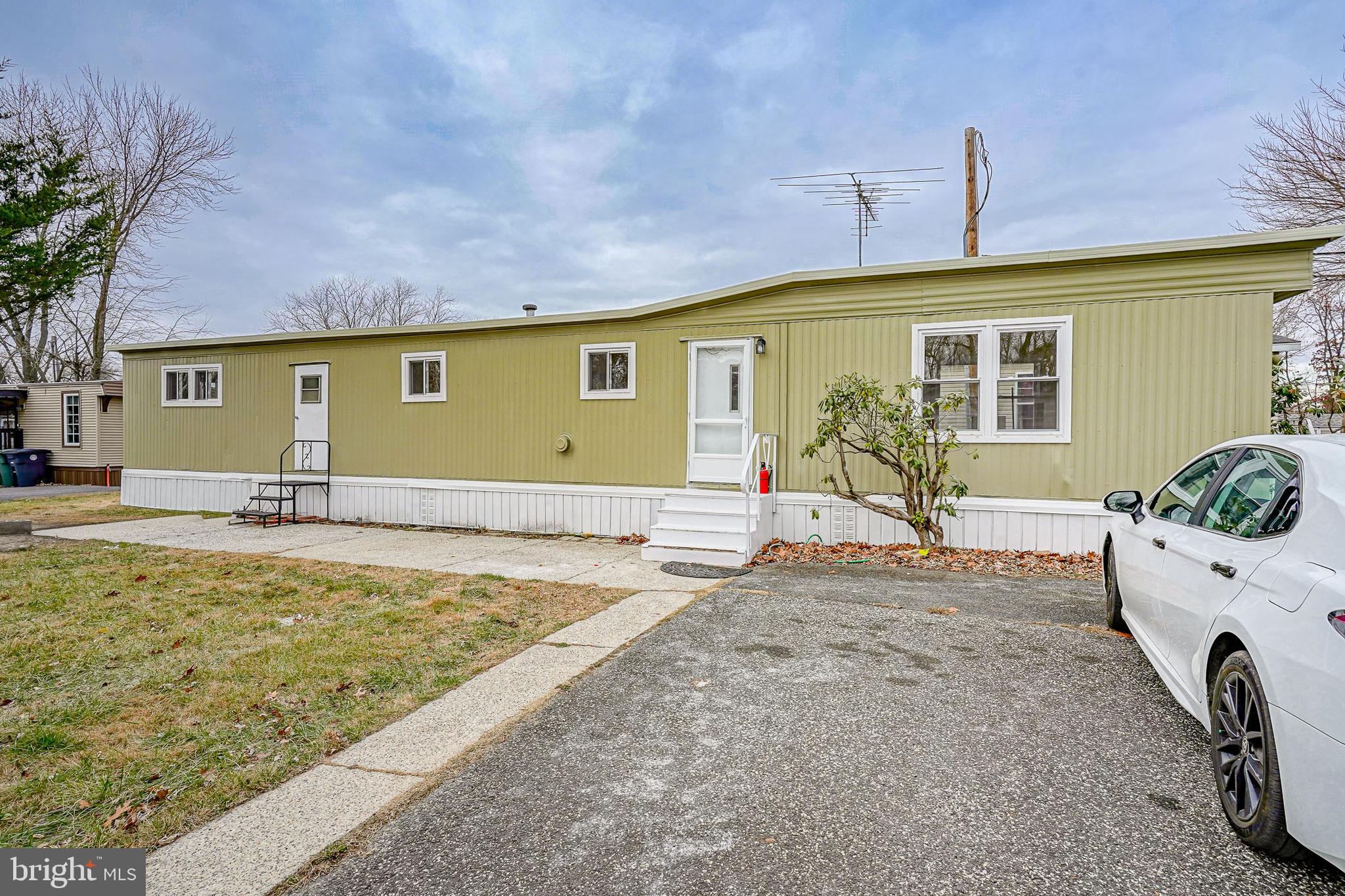 a front view of house with yard