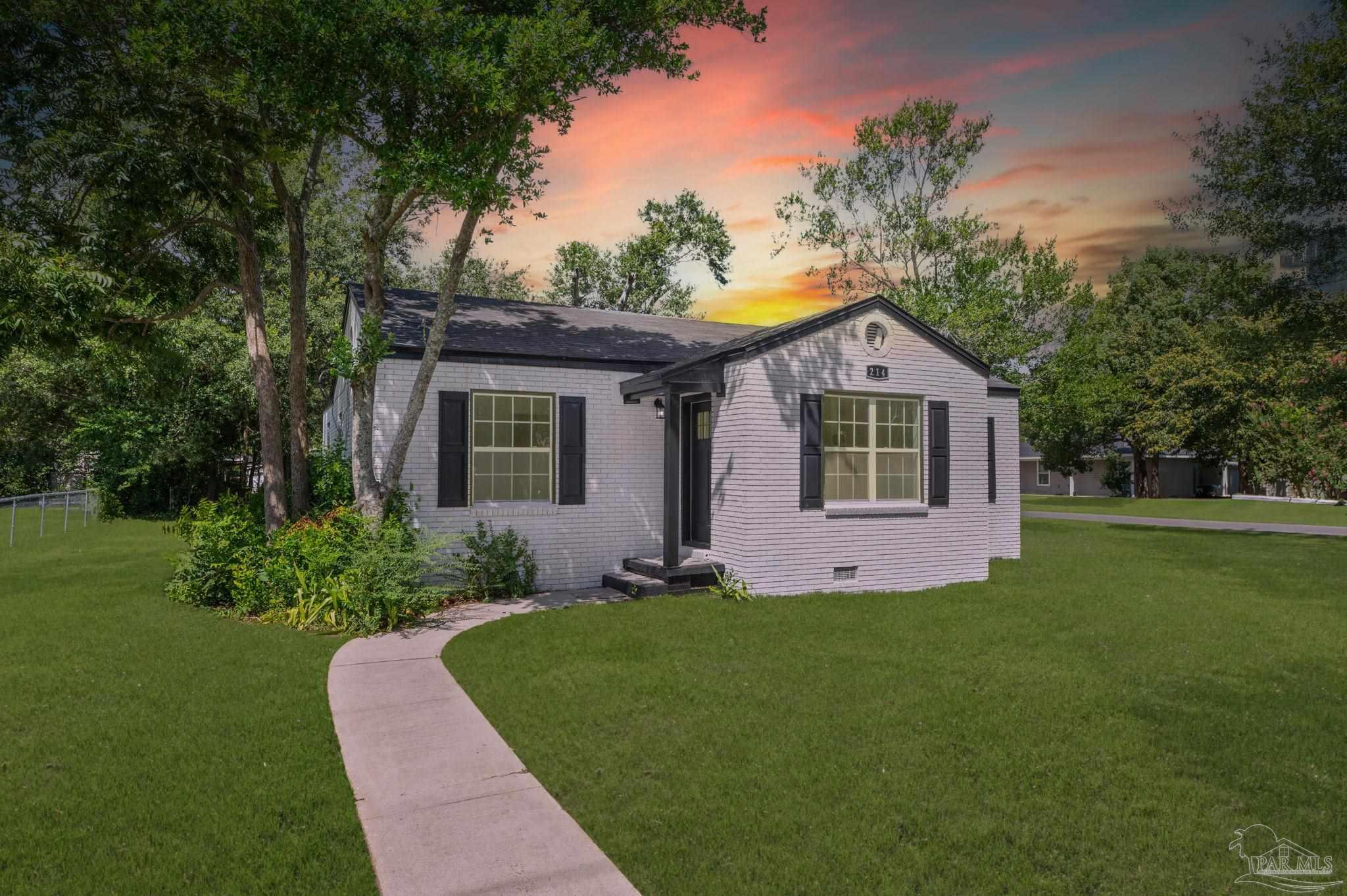 a view of a house with a yard