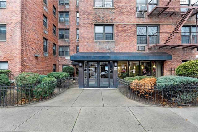 $249,000 | 275 Webster Avenue, Unit 3G | Kensington