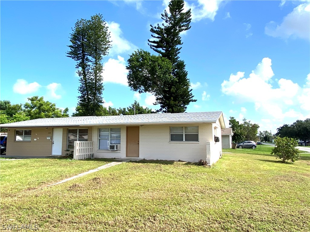 a view of a house with a backyard