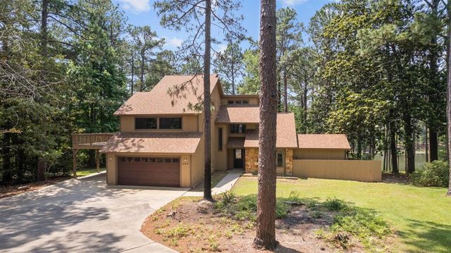 $629,000 | 489 Lakeshore Drive | Rayburn Country