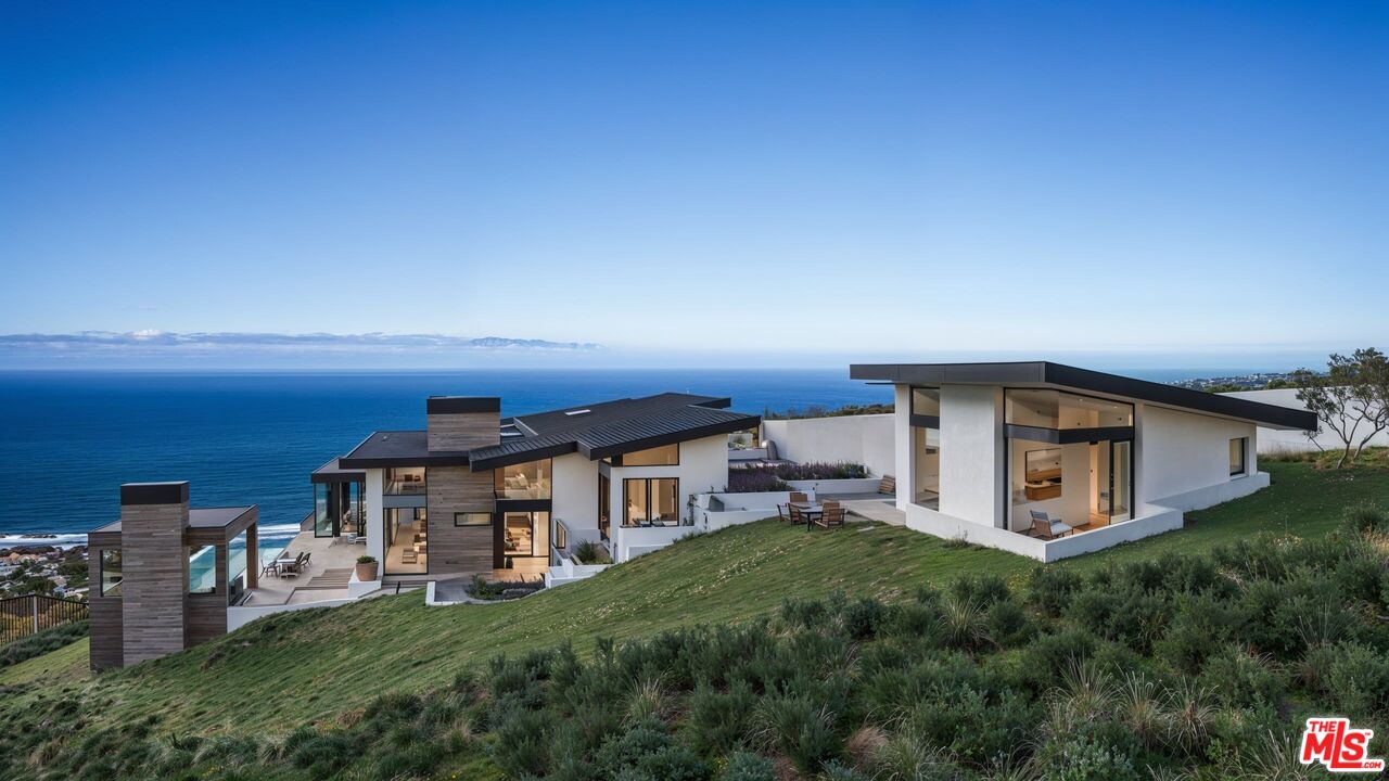 a house view with a outdoor space