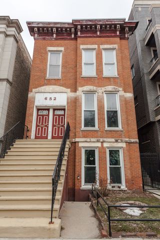 $2,000 | 652 West Webster Avenue, Unit 2 | Lincoln Park