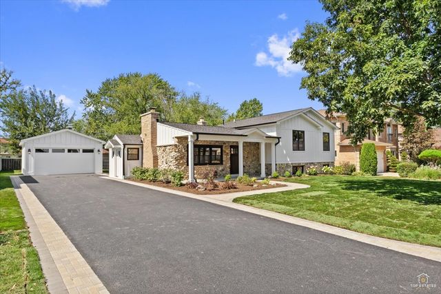 $880,000 | 14 North Marcella Road | Mount Prospect