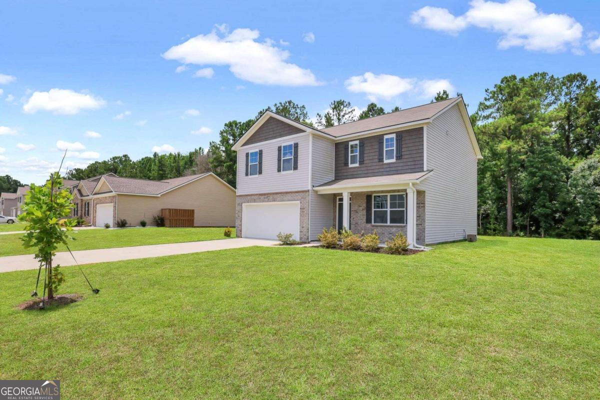 a view of a house with a yard