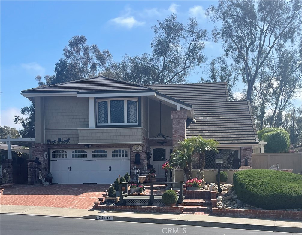 a view of a house with a yard and plants