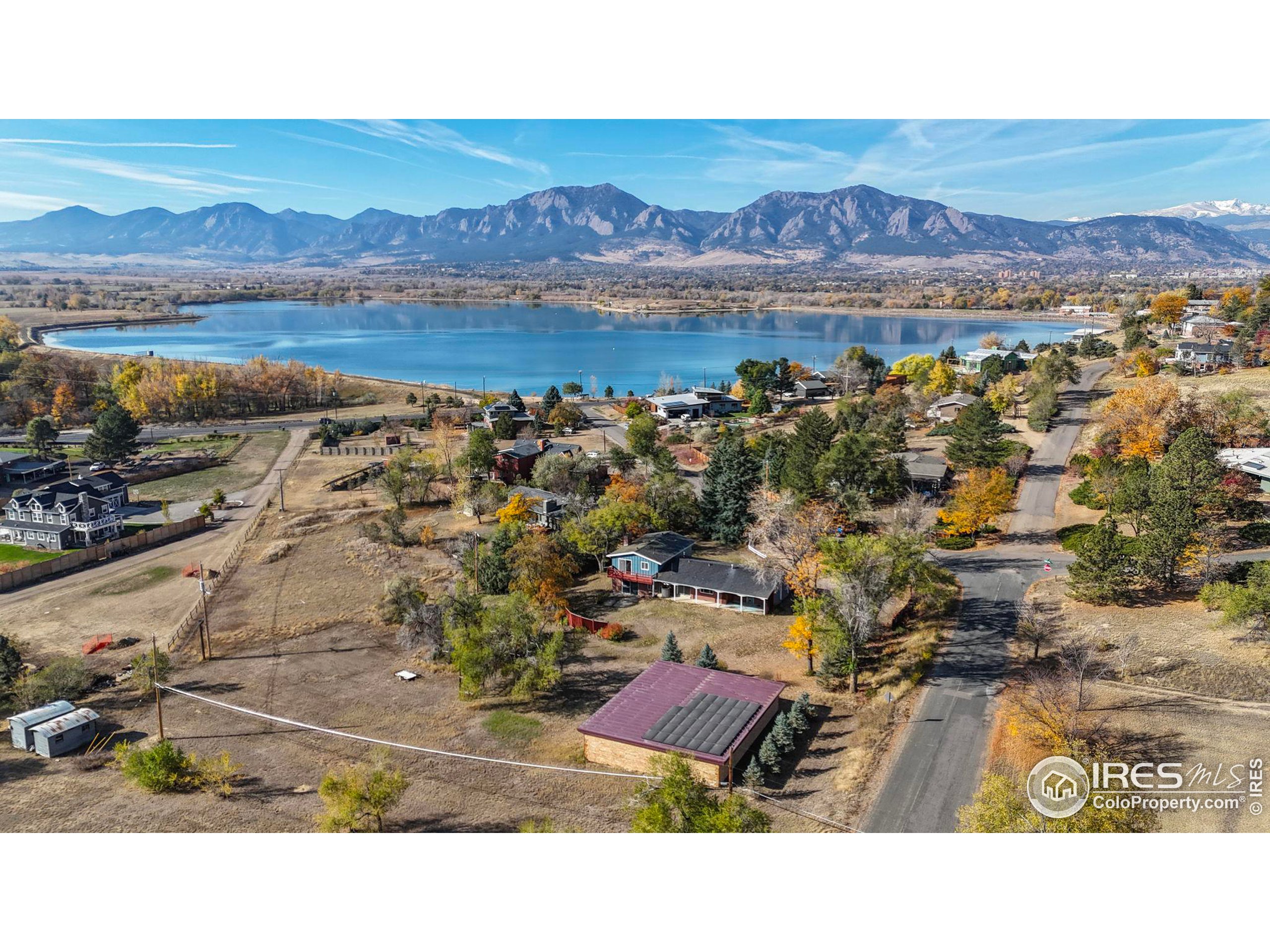 a picture of city view with lake view