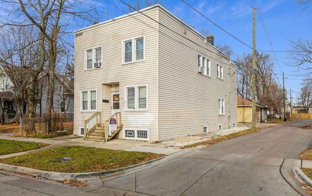 $2,090 | 514 8th Street, Unit 2 | Waukegan