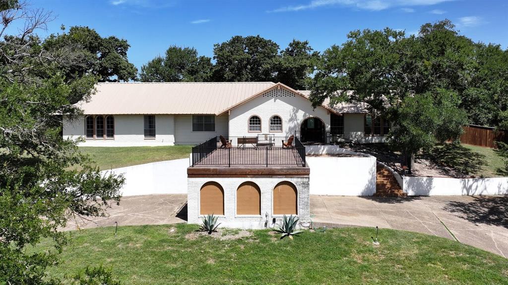 a view of front a house with a yard