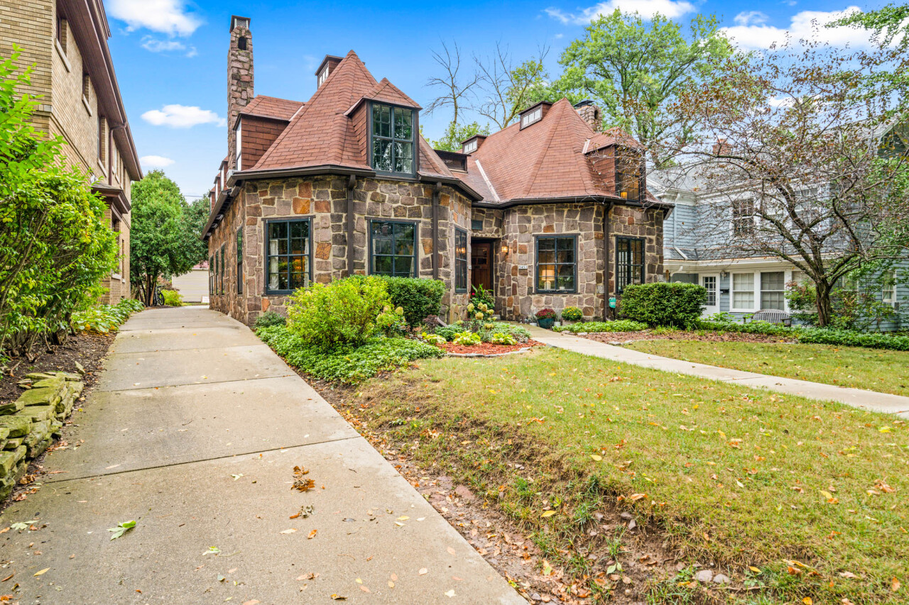 Alfred M. Hoelz House