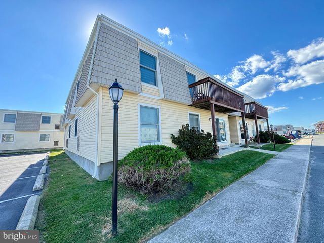 $305,000 | 415 Lark Lane, Unit 201 | Ocean City