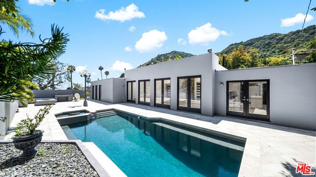 $4,999,500 | 2216 San Ysidro Drive | Beverly Hills Post Office