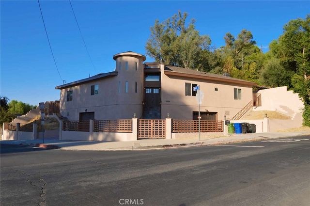 $5,800 | 22325 Avenue San Luis | Woodland Hills