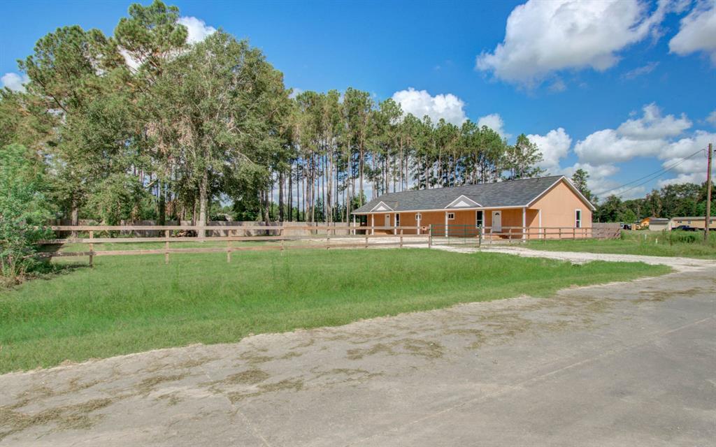 a view of yard with entertaining space