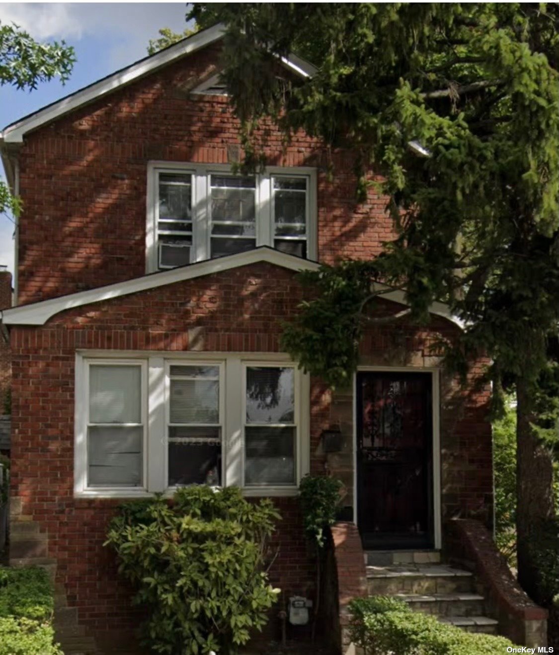 front view of house with a yard