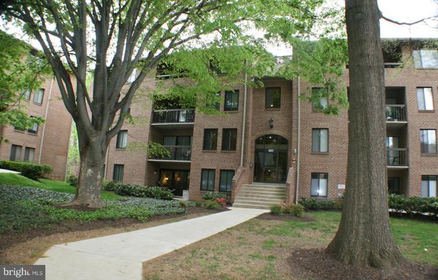 $2,400 | 5817 Edson Lane, Unit 202 | Georgetown Village Condominiums