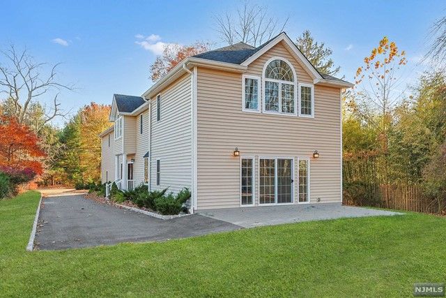 $1,490,000 | 48 Old Tappan Road | Pascack Valley