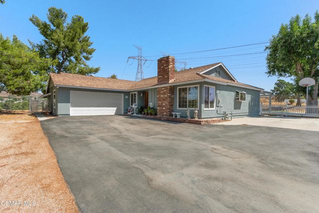 $899,899 | 27971 Featherstar Avenue | Bouquet Canyon