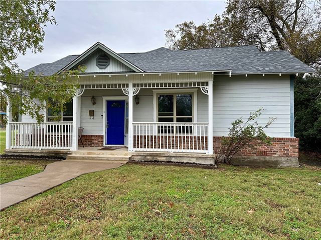 $189,900 | 905 East Texas Avenue | Mart