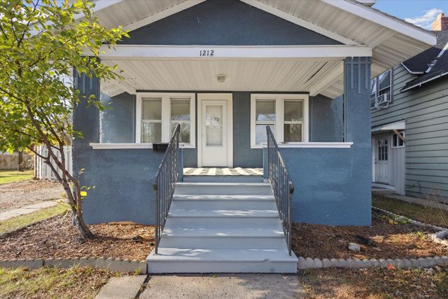 $199,900 | 1212 South Broadway | Graceland