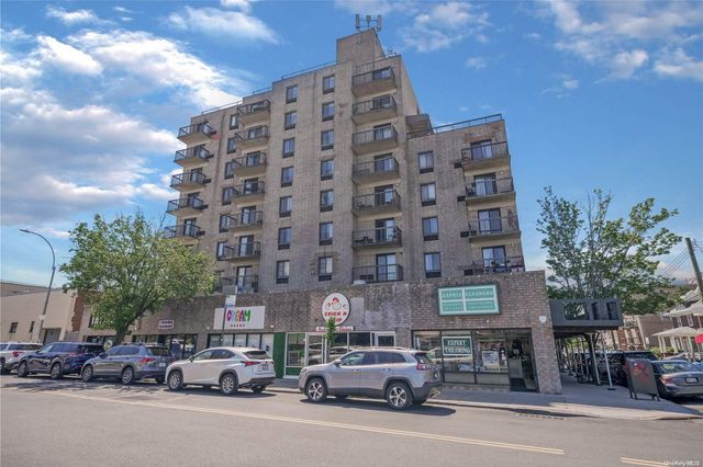 $709,000 | 213-02 42nd Avenue, Unit 4E | Bayside