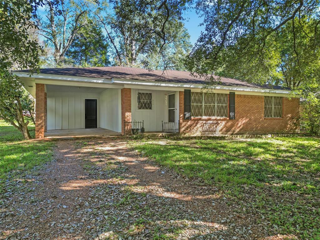 front view of house with a yard