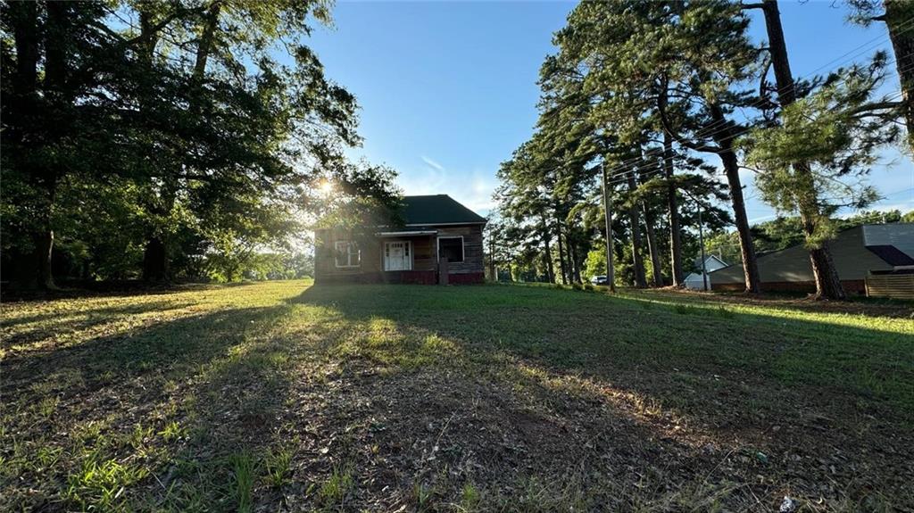 a view of a house with yard and tree s