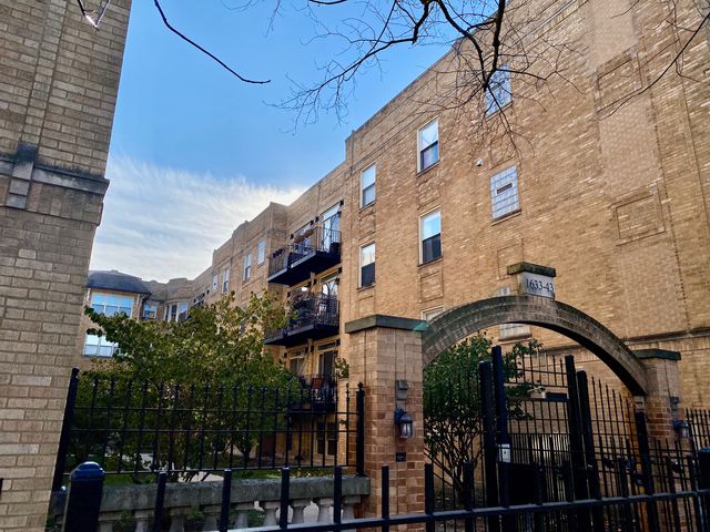 $160,000 | 1643 West Farwell Avenue, Unit 3S | East Rogers Park