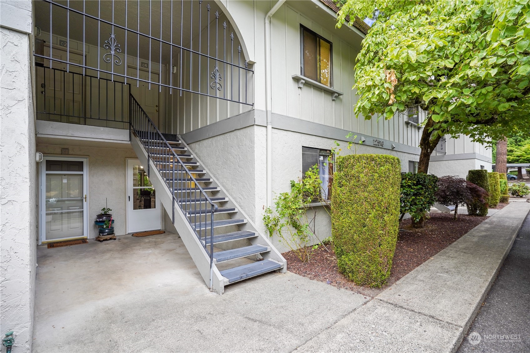 a view of entryway with a front door