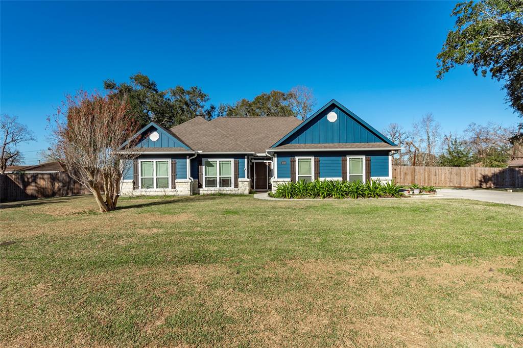 COUNTRY LIVING, HALF ACRE +-